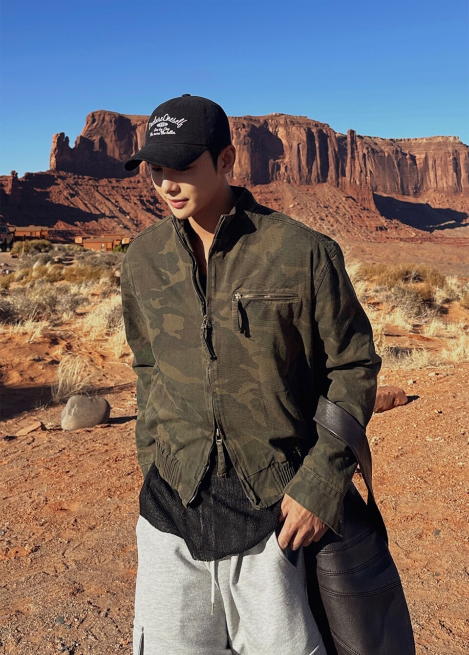 迷彩短版立領雙拉鏈外套-2