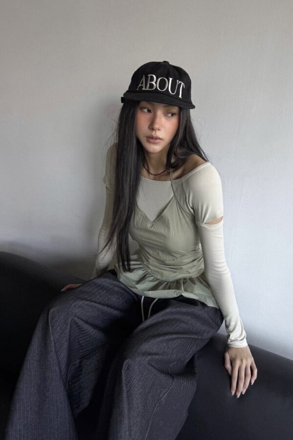 掛脖拼接花邊露肩T恤-1