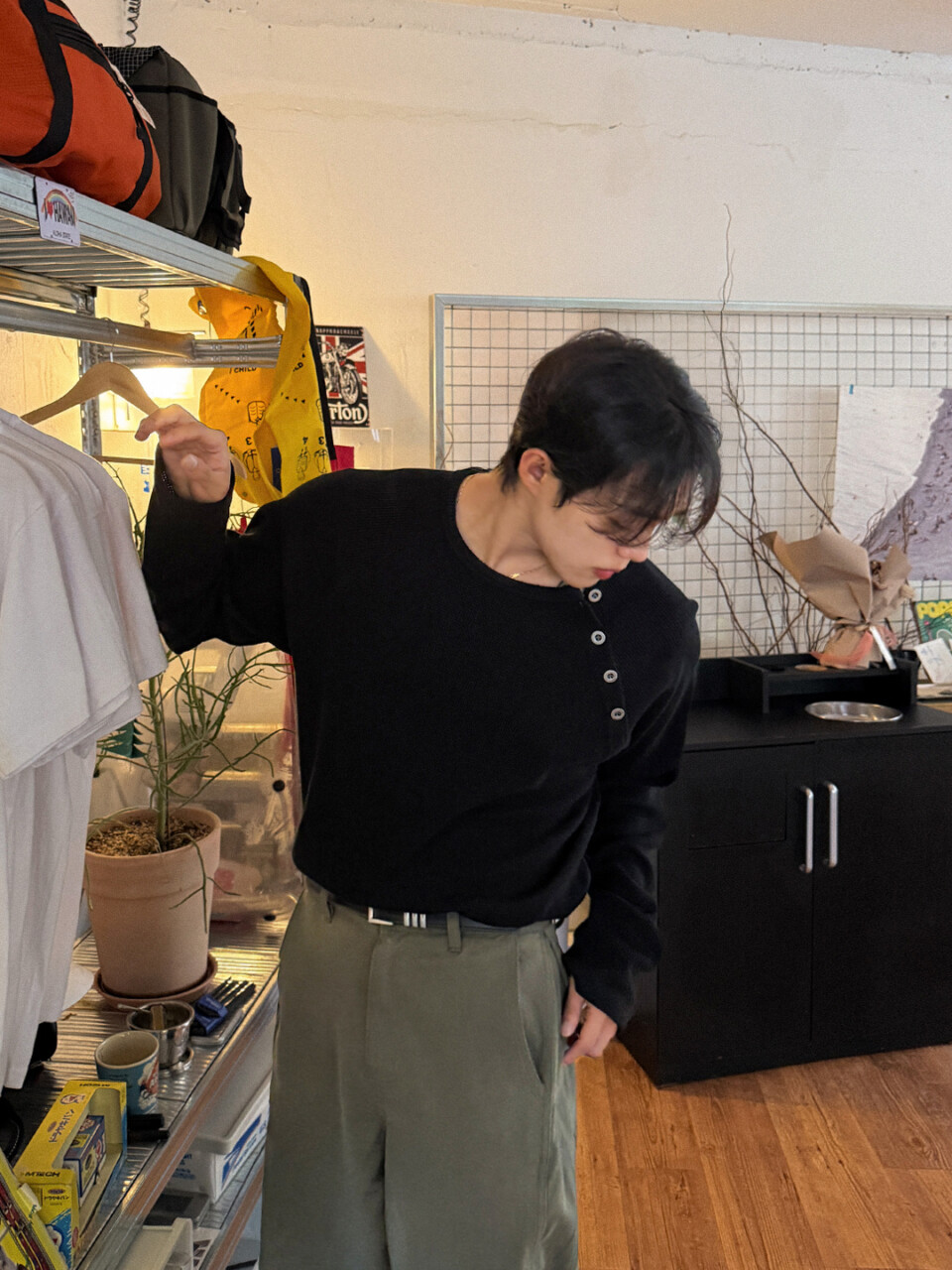 側扣亨立領長袖-1