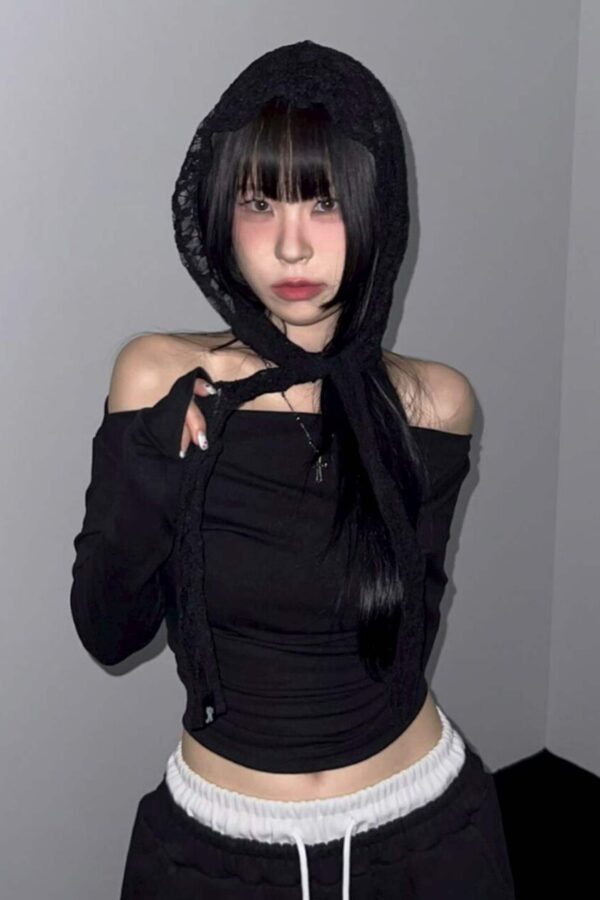 後側紐扣裝飾露肩T恤-1