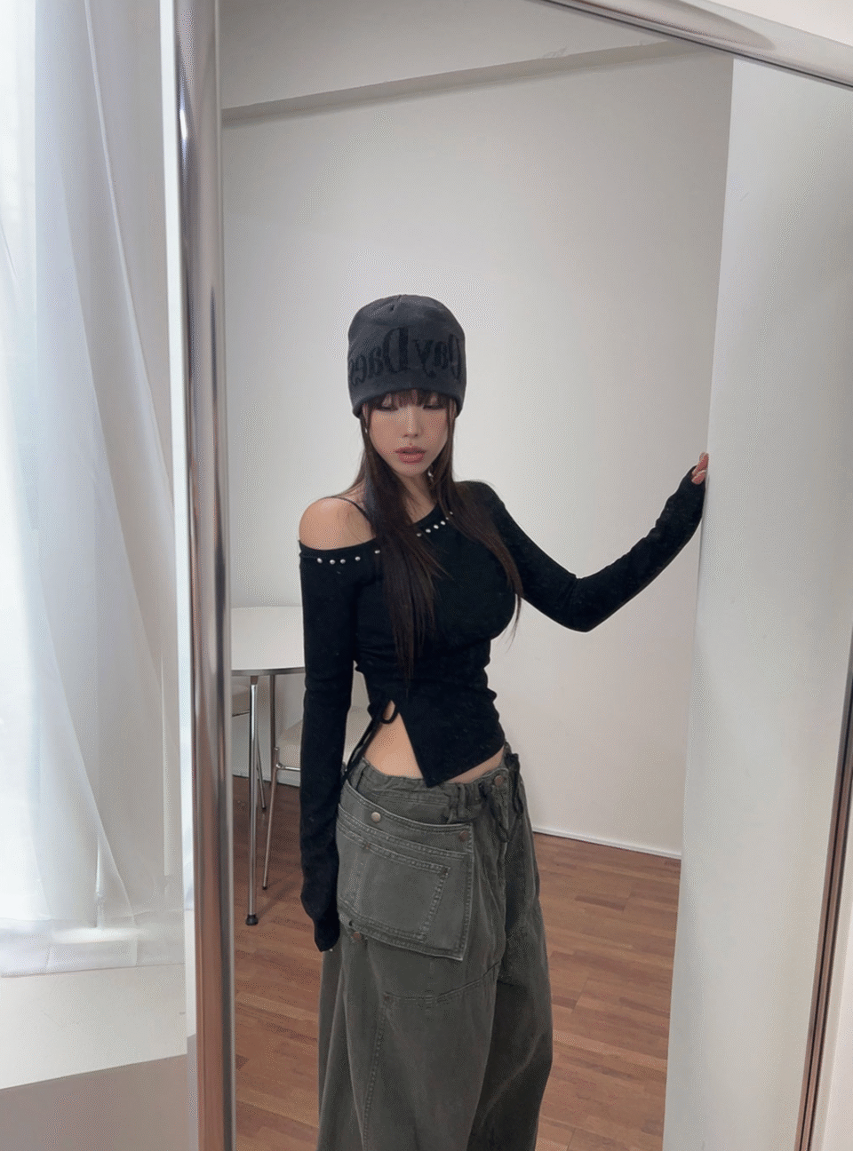 不對稱鉚釘露肩T恤-1