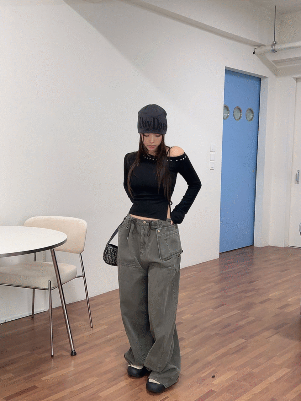 不對稱鉚釘露肩T恤-2