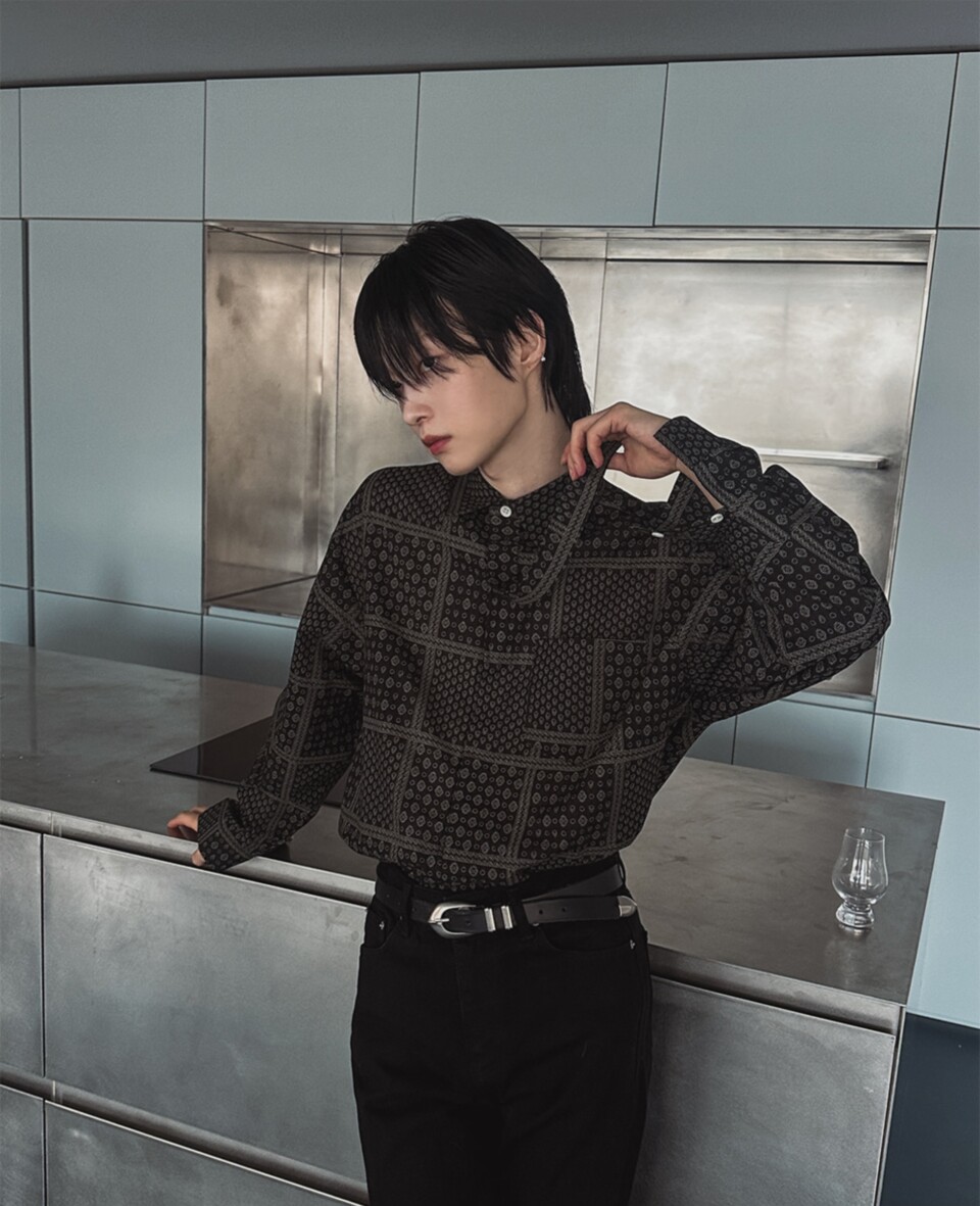 設計款腰果花領帶襯衫-4