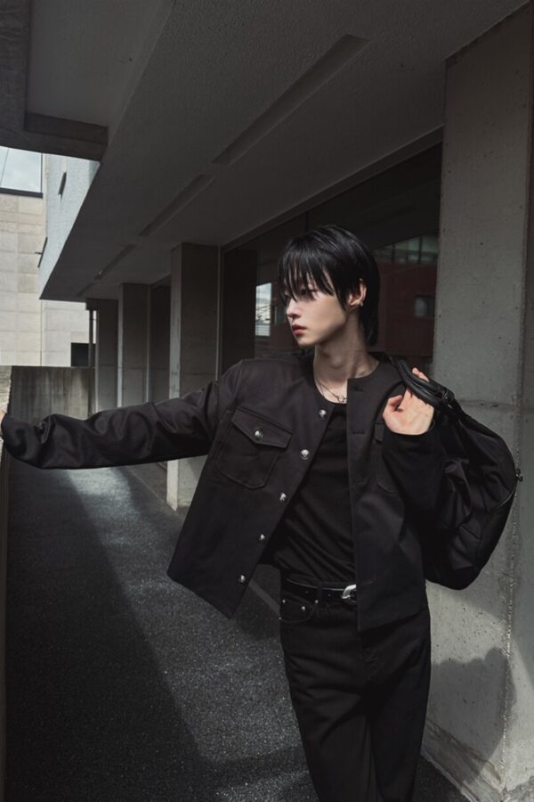 圓領口袋排扣設計短款外套