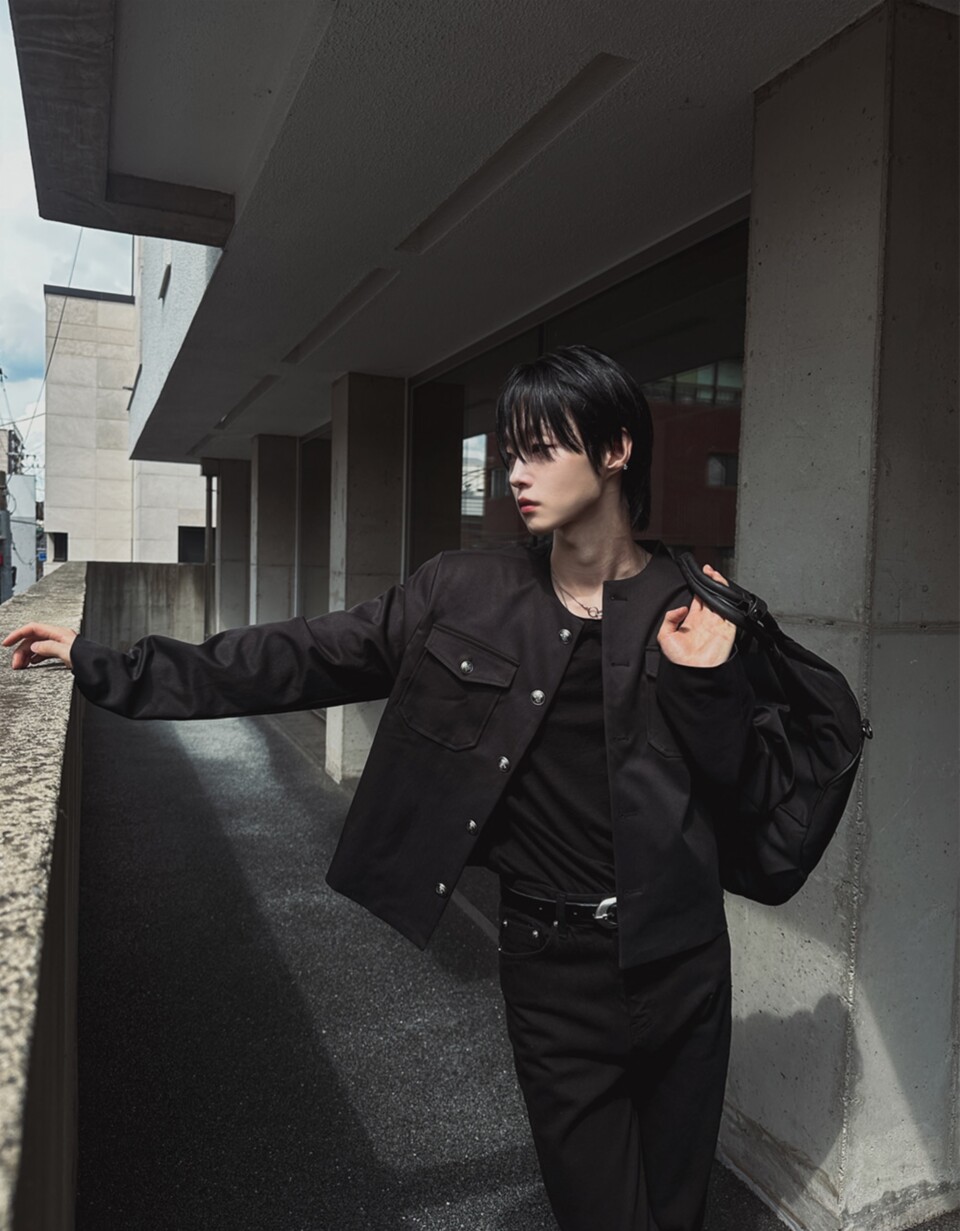 圓領口袋排扣設計短款外套