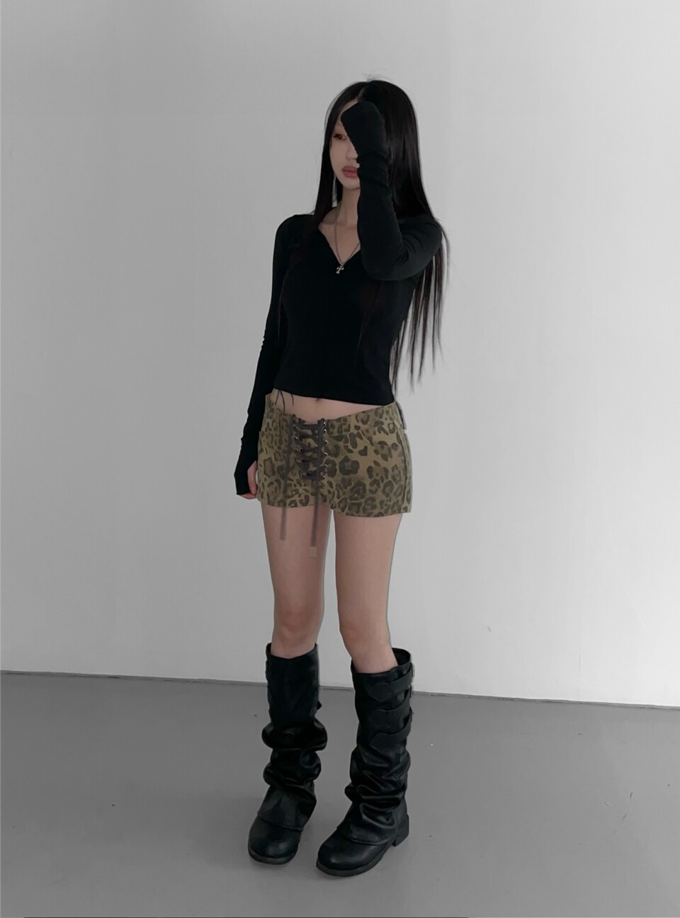 交叉綁帶低腰豹紋短褲-3