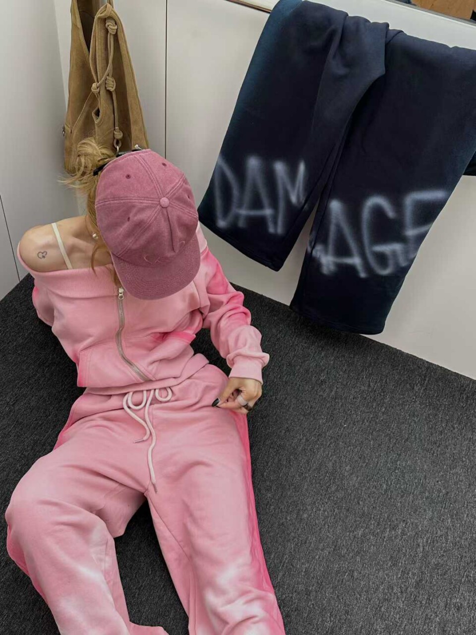 露肩漸層短款拉鍊外套-3