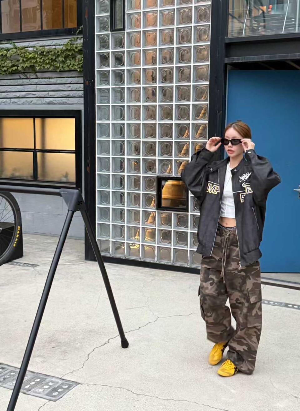 帥氣塗鴉字樣賽車風外套-1