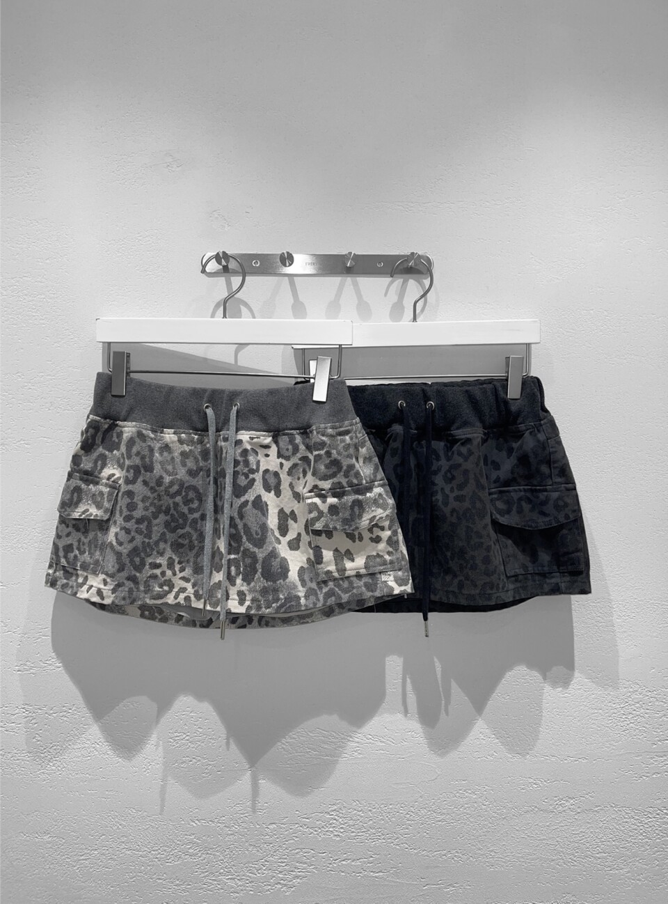 豹紋工裝短裙-8