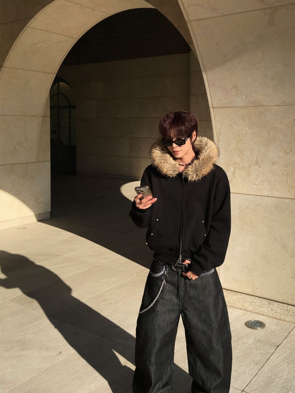 貉毛鉚釘短版連帽拉鍊外套