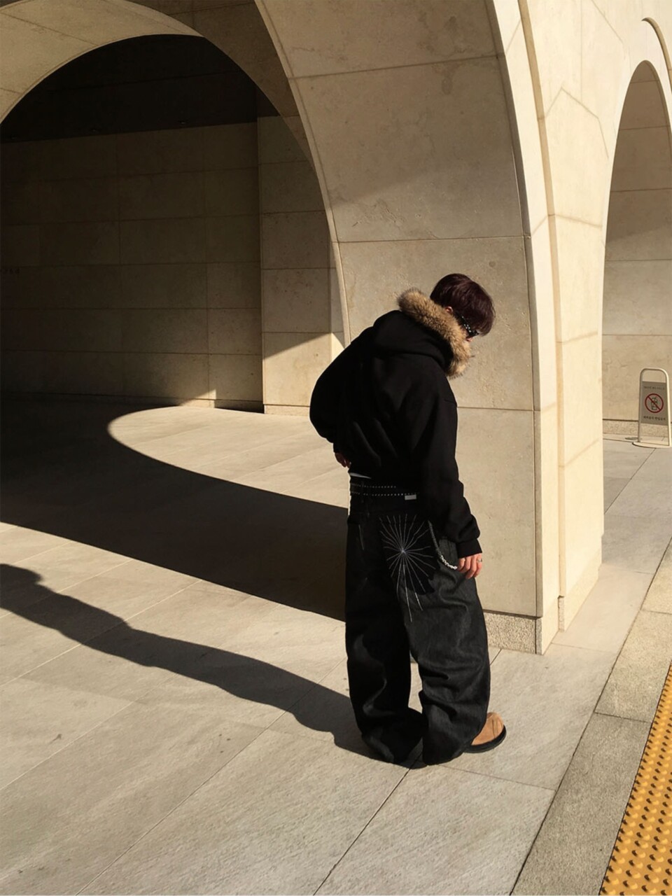 貉毛鉚釘短版連帽拉鍊外套-4