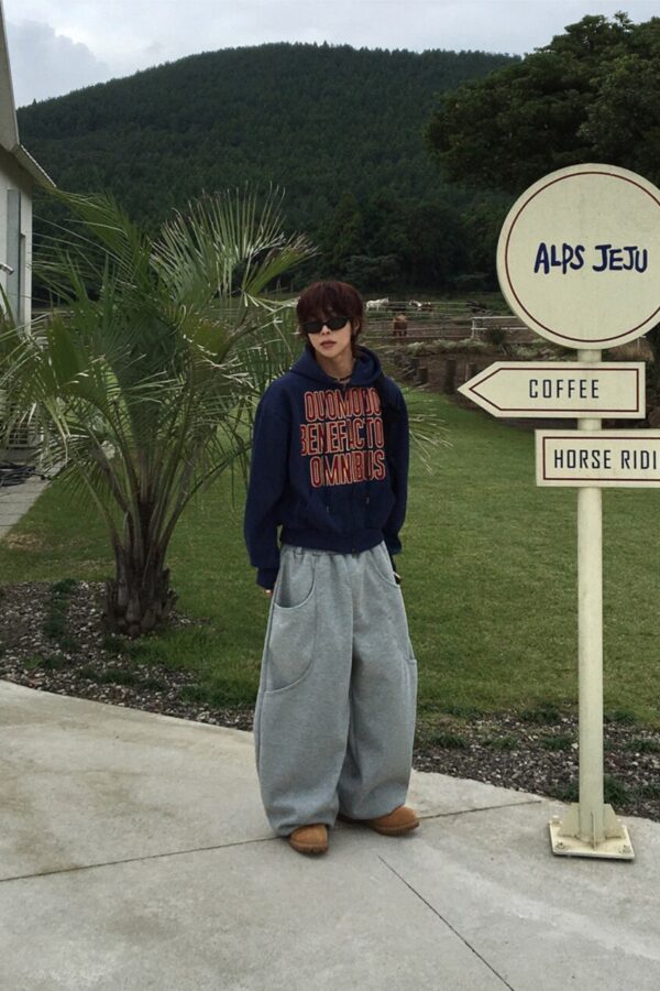 Alternative view of 袖套刺繡英文連帽外套