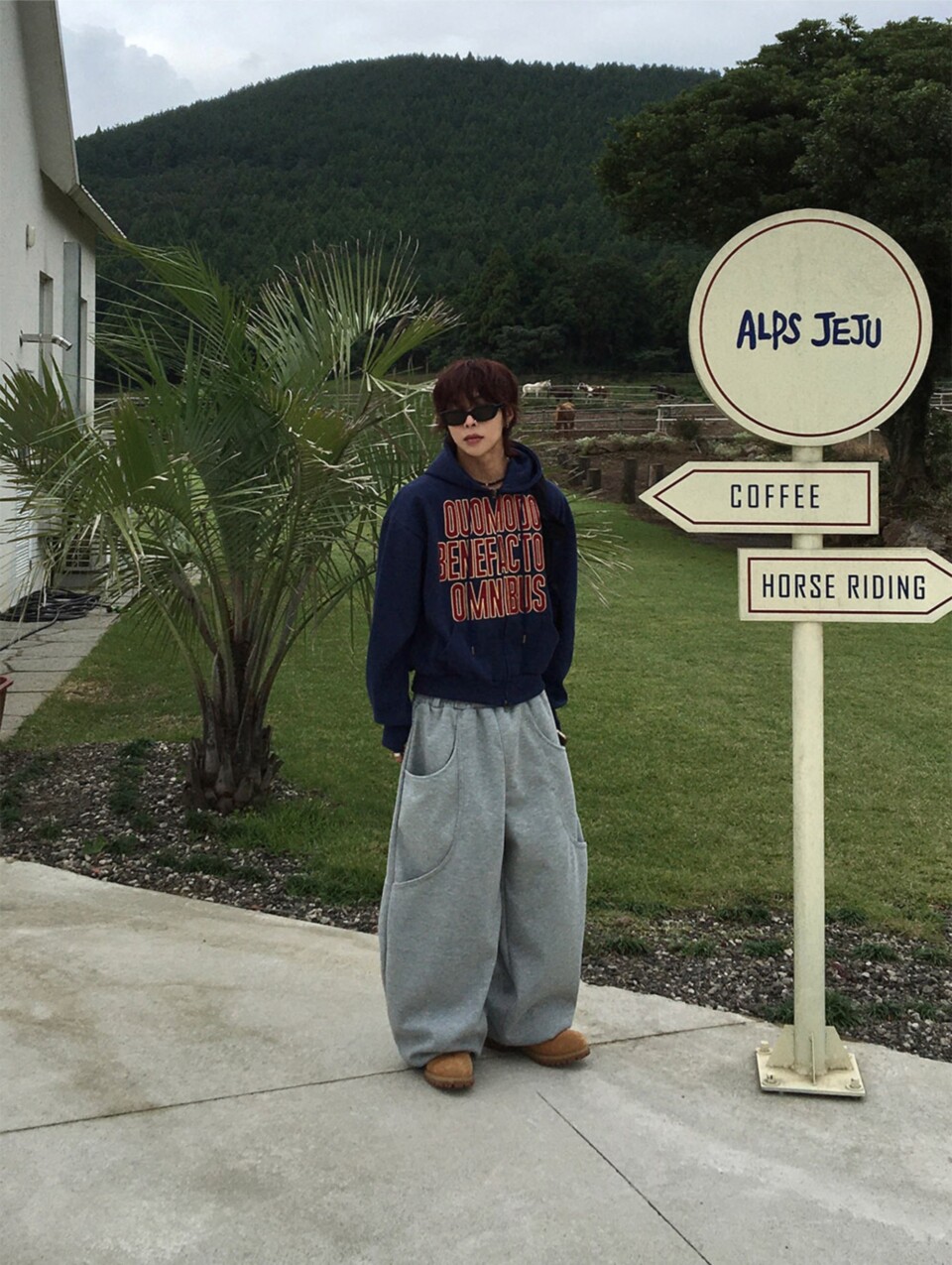 袖套刺繡英文連帽外套:圖片 2