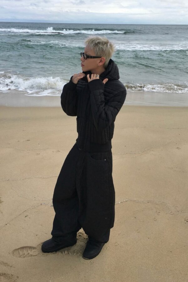 短款壓紋輕薄鴨絨外套