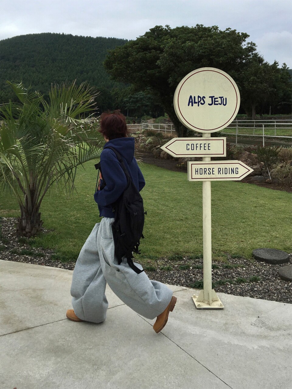 袖套刺繡英文連帽外套:圖片 3