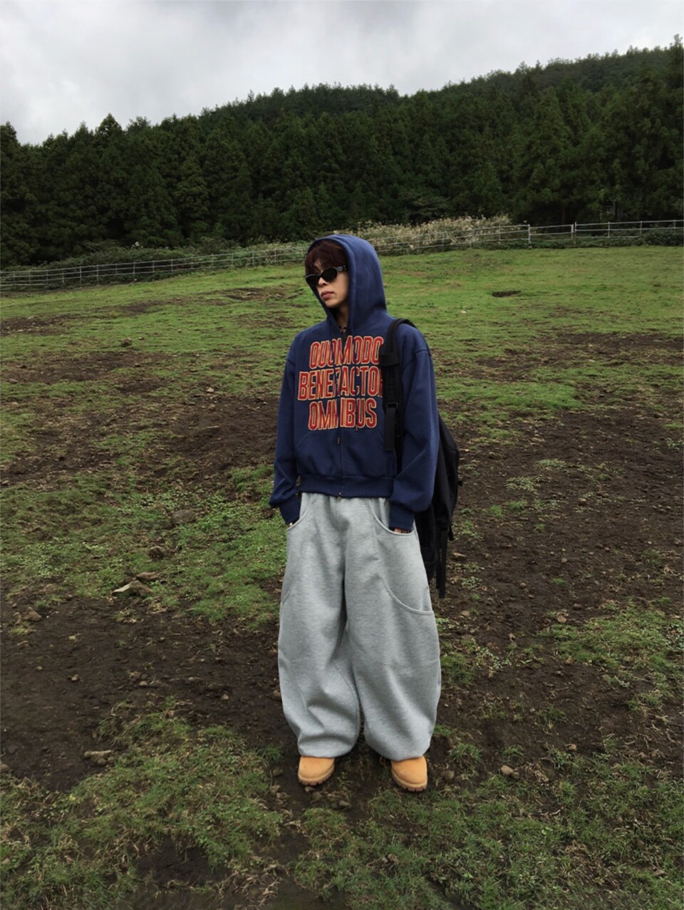 袖套刺繡英文連帽外套