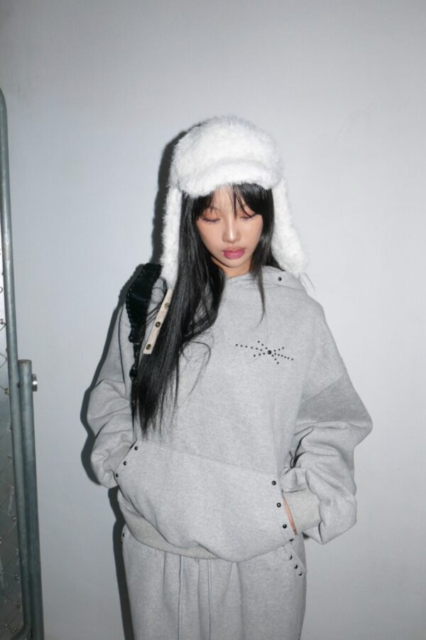 Alternative view of 加絨休閒鉚釘帽T套裝