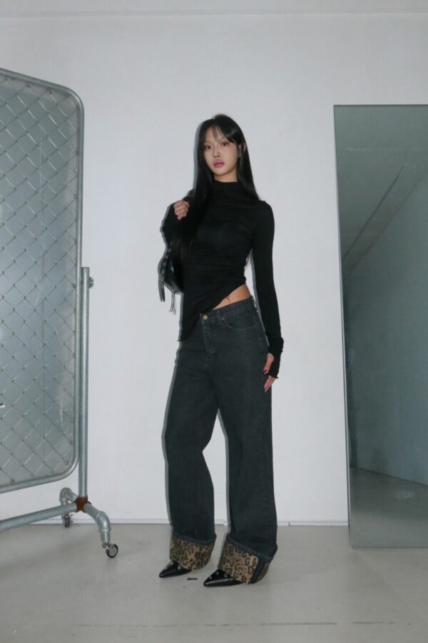 Alternative view of 豹紋反摺寬版牛仔褲